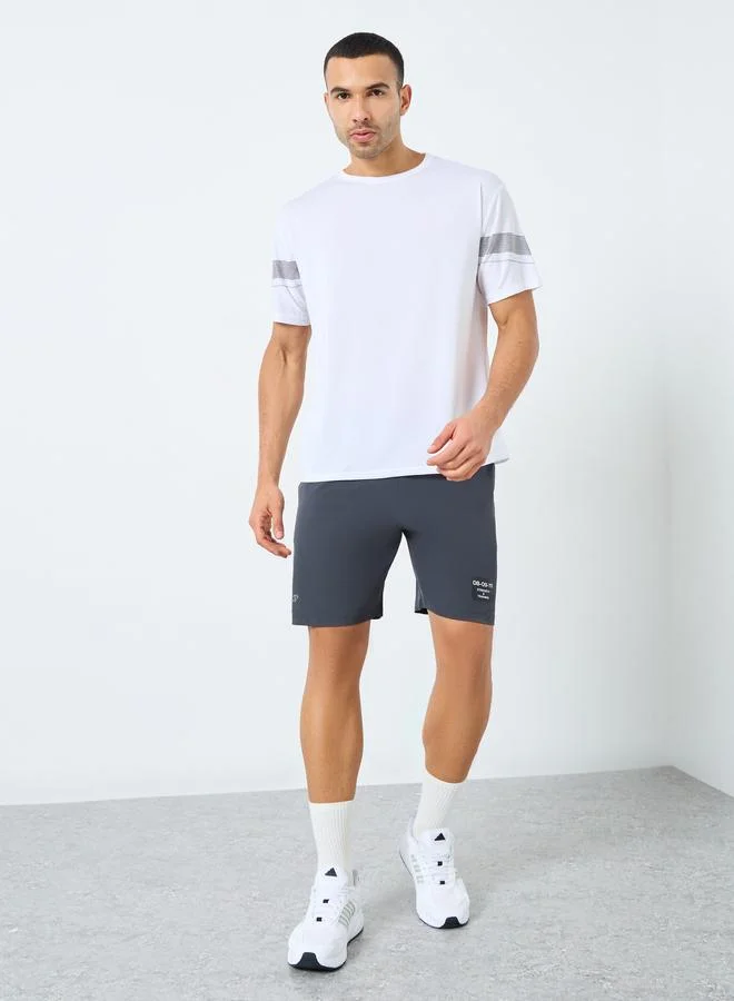 ستايلي اكتيف تيشيرت بقصة عادية وياقة دائرية